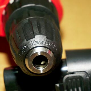 Máy khoan pin cầm tay ( Maktec chính hãng) .
