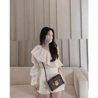SET ÁO TRẮNG REN HOA LỆCH VAI +  SHORT