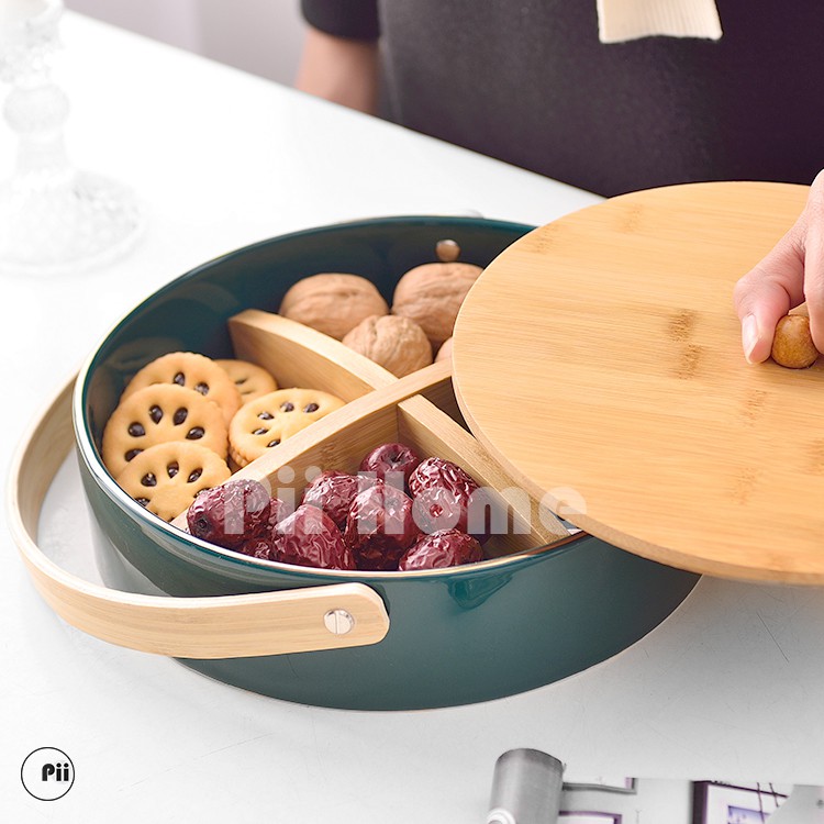 Khay Mứt Sứ Tròn 4 Ngăn Chia, Quai Cầm Và Nắp Đậy Gỗ