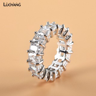 Nhẫn cầu hôn khảm đá sang trọng cho nữ