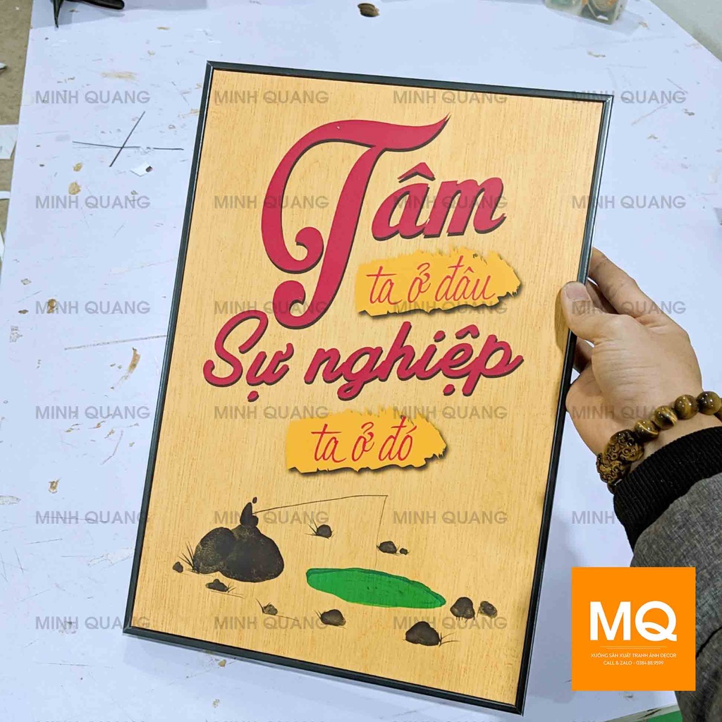 Tranh Treo Tường Slogan In nền giả gỗ Hiện Đại trang trí văn phòng làm việc công ty 30x40cm- Trên Bước Đường Thành Công