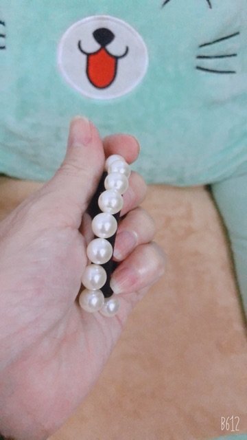 Cột tóc đính ngọc trai nhân tạo