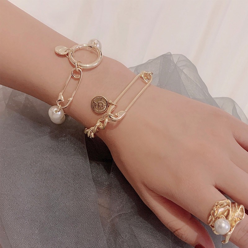 Vòng tay đính hạt giả ngọc trai