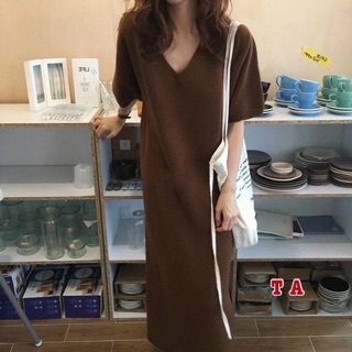 Váy len suông cổ tim