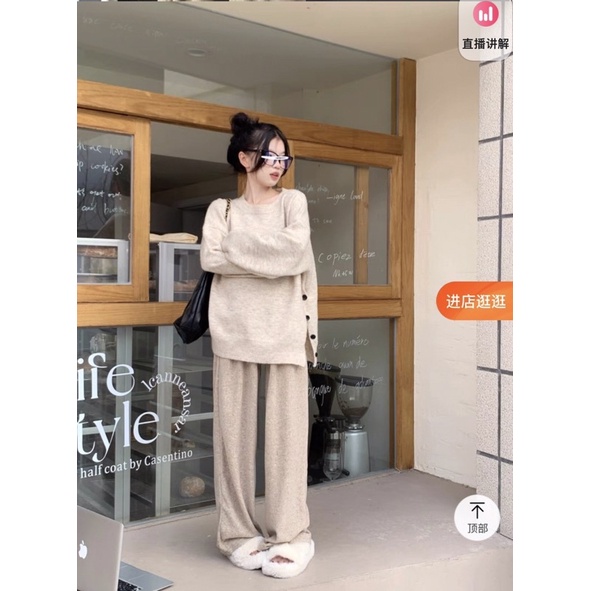 Áo len dệt kim cổ tròn dài tay xẻ tà đính cúc