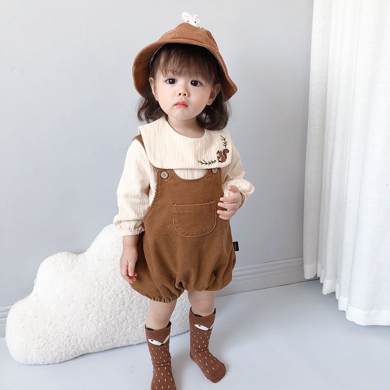 Body yếm nhung kèm áo body đũi muslin thêu sóc cho bé gái phong cách Hàn Quốc