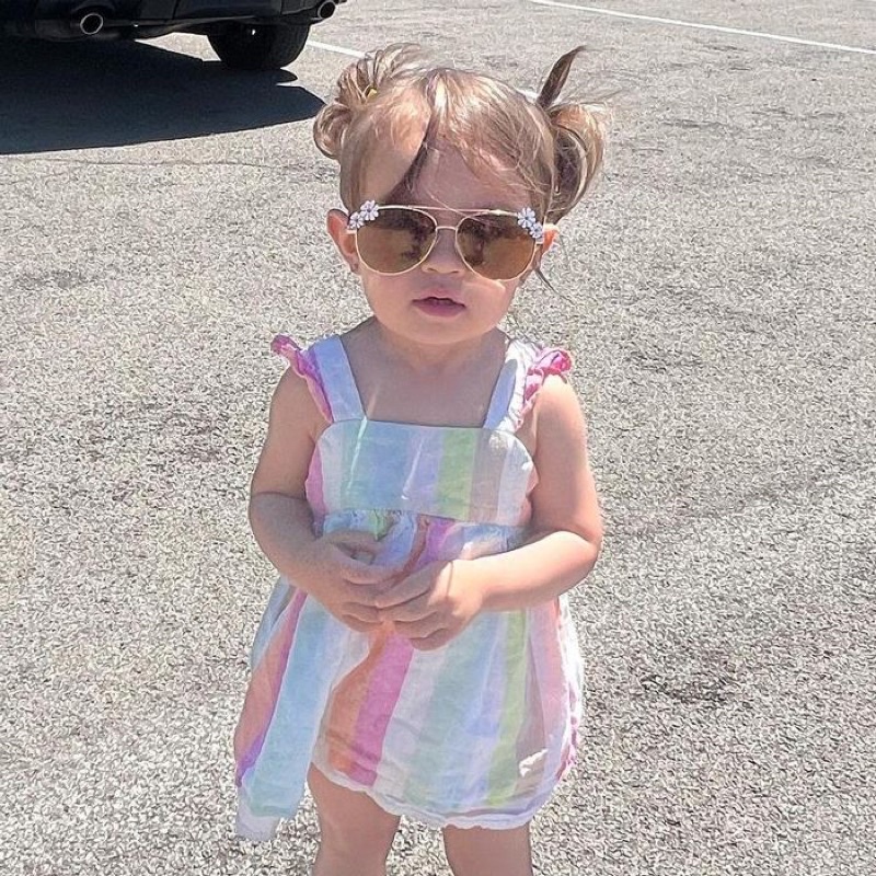 Mắt kính chống tia UV cho bé hiệu Cat&Jack, kiểu dáng thời trang và sành điệu