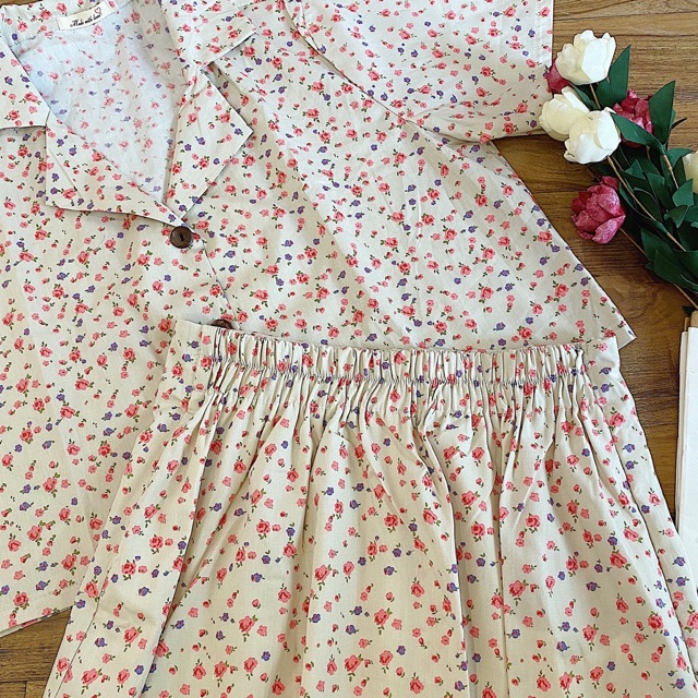 Set Đồ Annie Set gồm chân váy và áo thiết kế chất vải linen in hoạ tiết hoa nhí - váy có bo chun co giãn kèm lớp lót dày