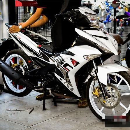Tem trùm exciter 150 y15zr trắng đen màng bóng