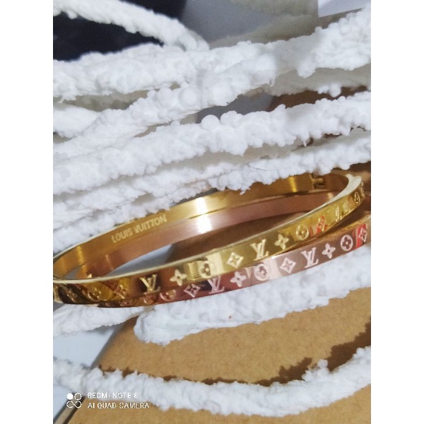 Vòng tay kiểu Louis Vuitton LV đủ 3 màu  loại cap cấp 2 size 3 màu