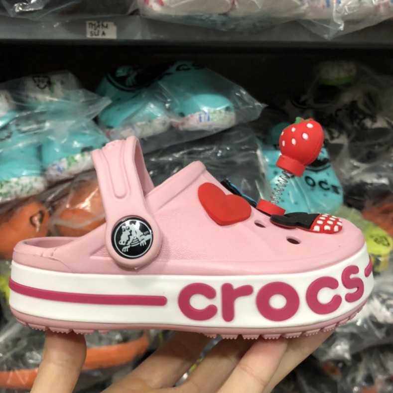 Dép sục cross cho bé gái màu BAY A hồng từ 2 tuổi đến 14 tuổi tăng kèm sticker gắn dép