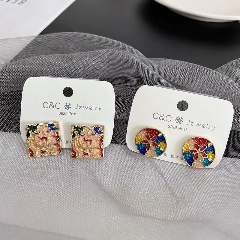 Khuyên tai màu sắc cổ điển - Maben