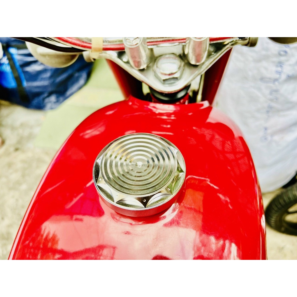 Ốp nắp bình xăng full inox mẫu thái gắn cho các dòng xe yamaha, suzuki, honda