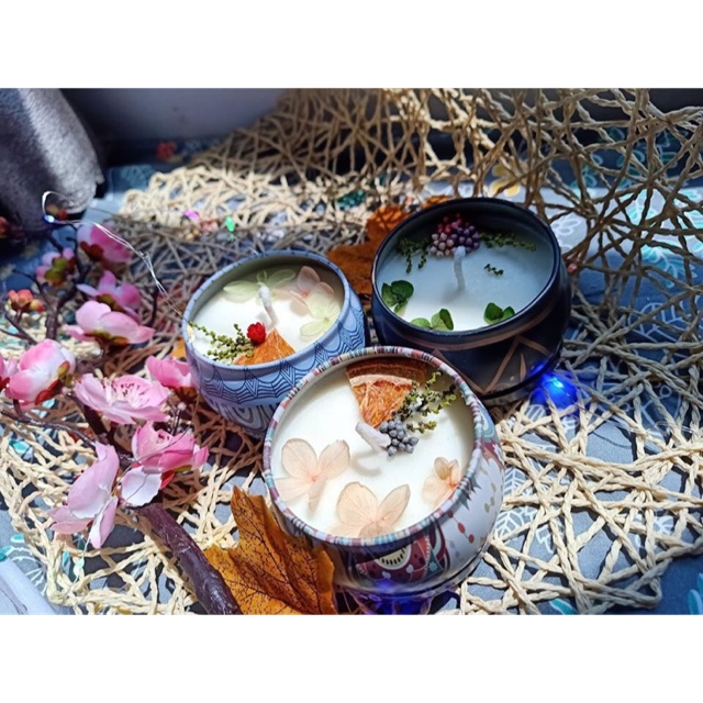 Nến thơm toả hương