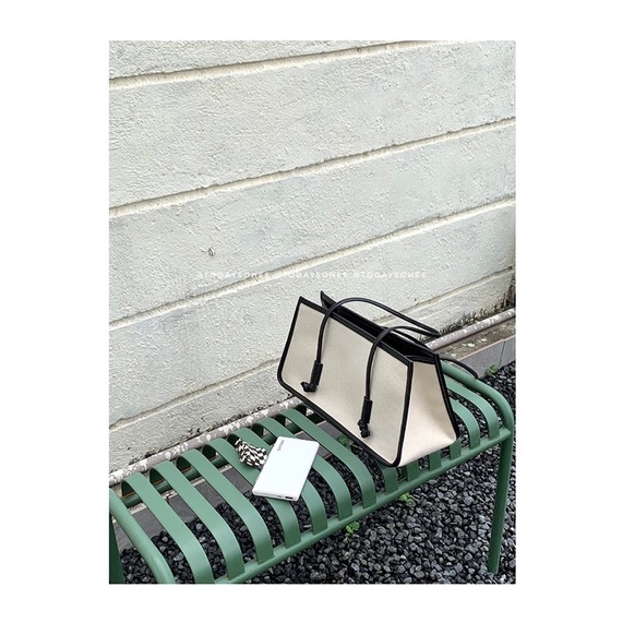 Túi trendy trắng sample