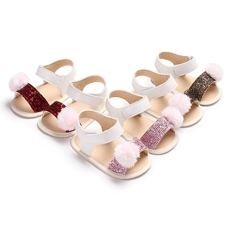 Giày sandals đính bóng lông xinh xắn cho bé