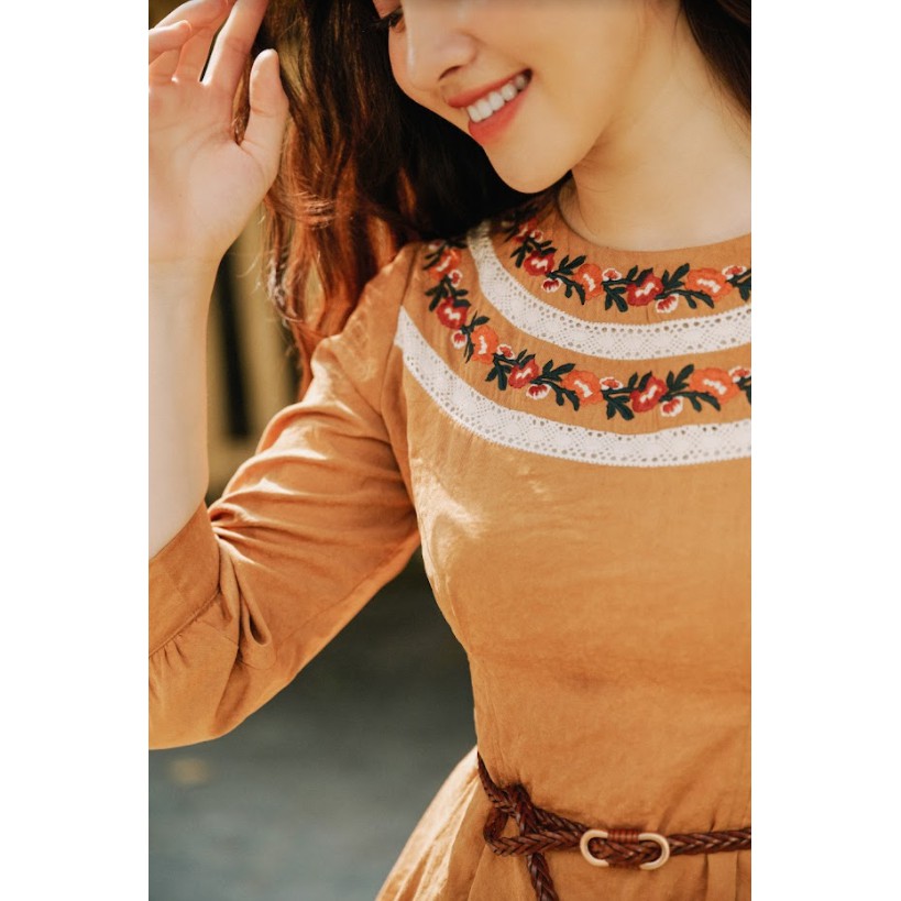 Váy đuôi cá vàng thêu peony đỏ ADORE DRESS 0VA1075 | BigBuy360 - bigbuy360.vn