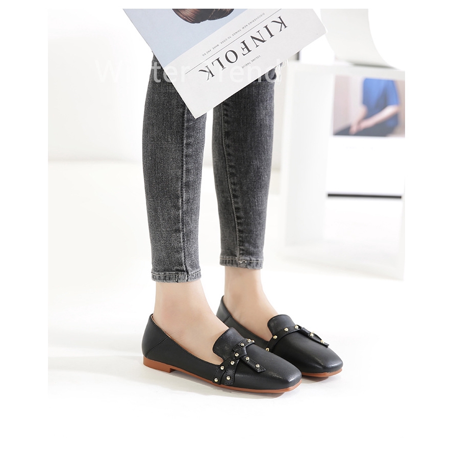 Giày Sandal Mũi Vuông Đính Đinh Tán Thời Trang Nữ