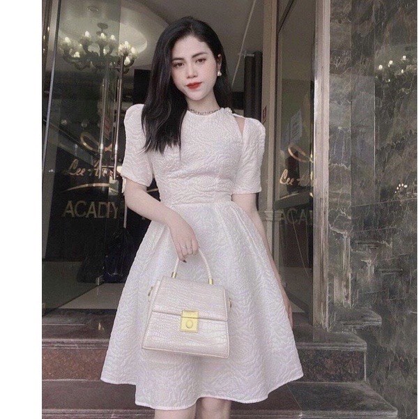 Váy đầm nữ trắng  khoét vai cộc tay đính đá chất liệu Xốp Gấm  dáng xòe chữ A hàng cao cấp