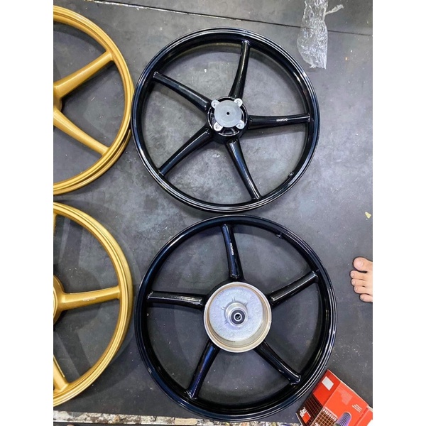 Mâm 5 cây sirius 1.4-1.6 có hàng 3 màu đen trắng đồng