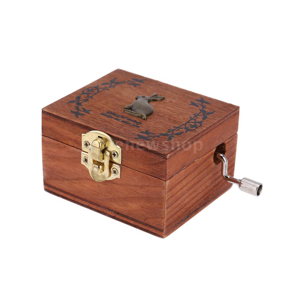 Hộp nhạc bằng gỗ phong cách cổ điển dùng để trang trí nội thất độc đáo | BigBuy360 - bigbuy360.vn