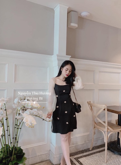 Váy đính hoa nổi