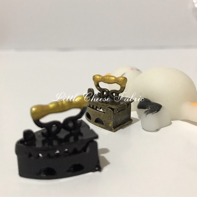 Mô hình bàn ủi mini trang trí 1:12