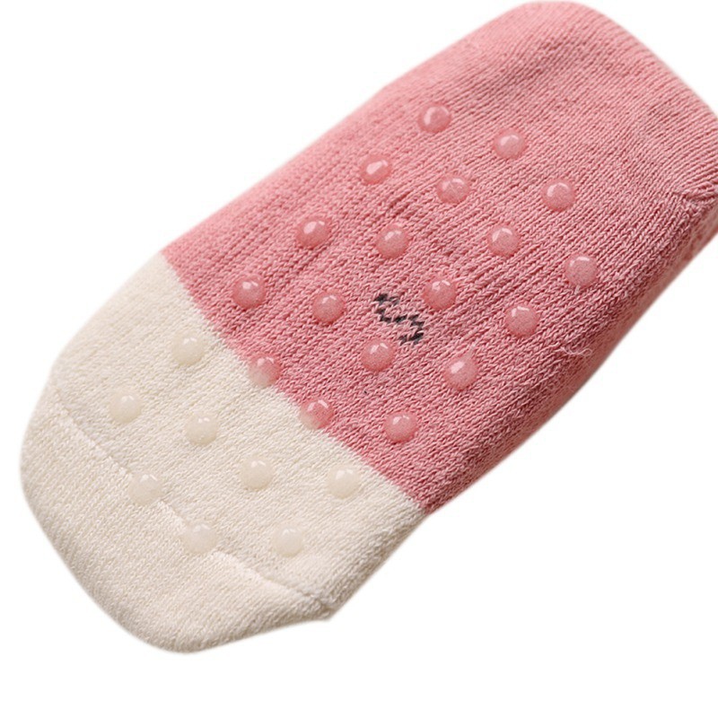 Vớ chống trượt họa tiết xinh xắn cho bé