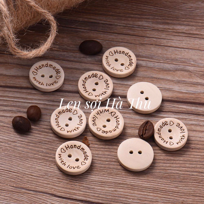Cúc gỗ handmade with love