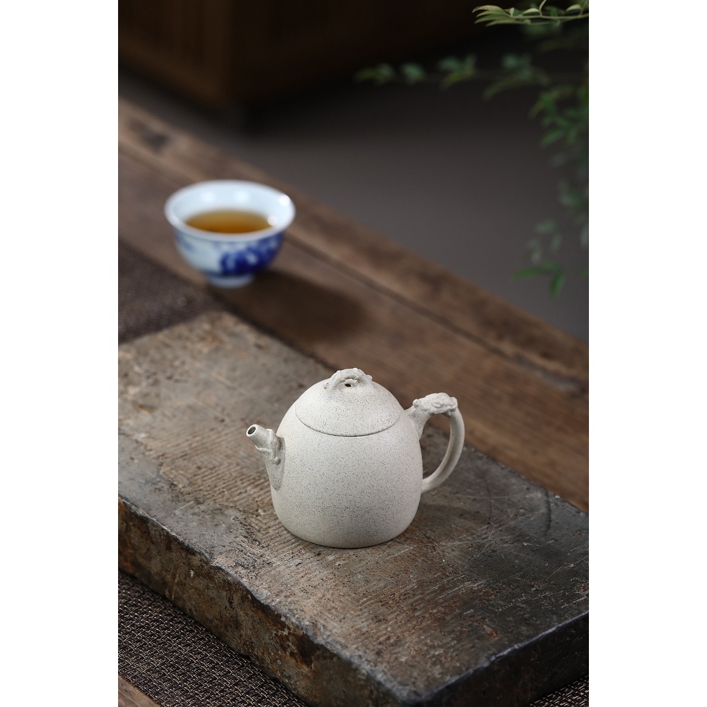 Ấm Tử Sa Nghi Hưng Tần Quyền Song Long 220 ml (Bạch Đoạn Nê)