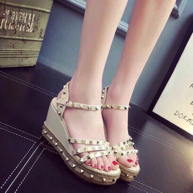 Sandal đế xuồng đinh 9 phân