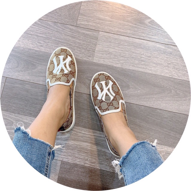 Giày slip on thêu chữ NY | BigBuy360 - bigbuy360.vn