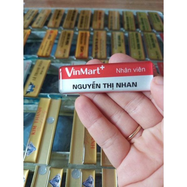 Thẻ tên nhân viên siêu thị, thẻ biển tên nhân viên, bảng tên (ghim cài)