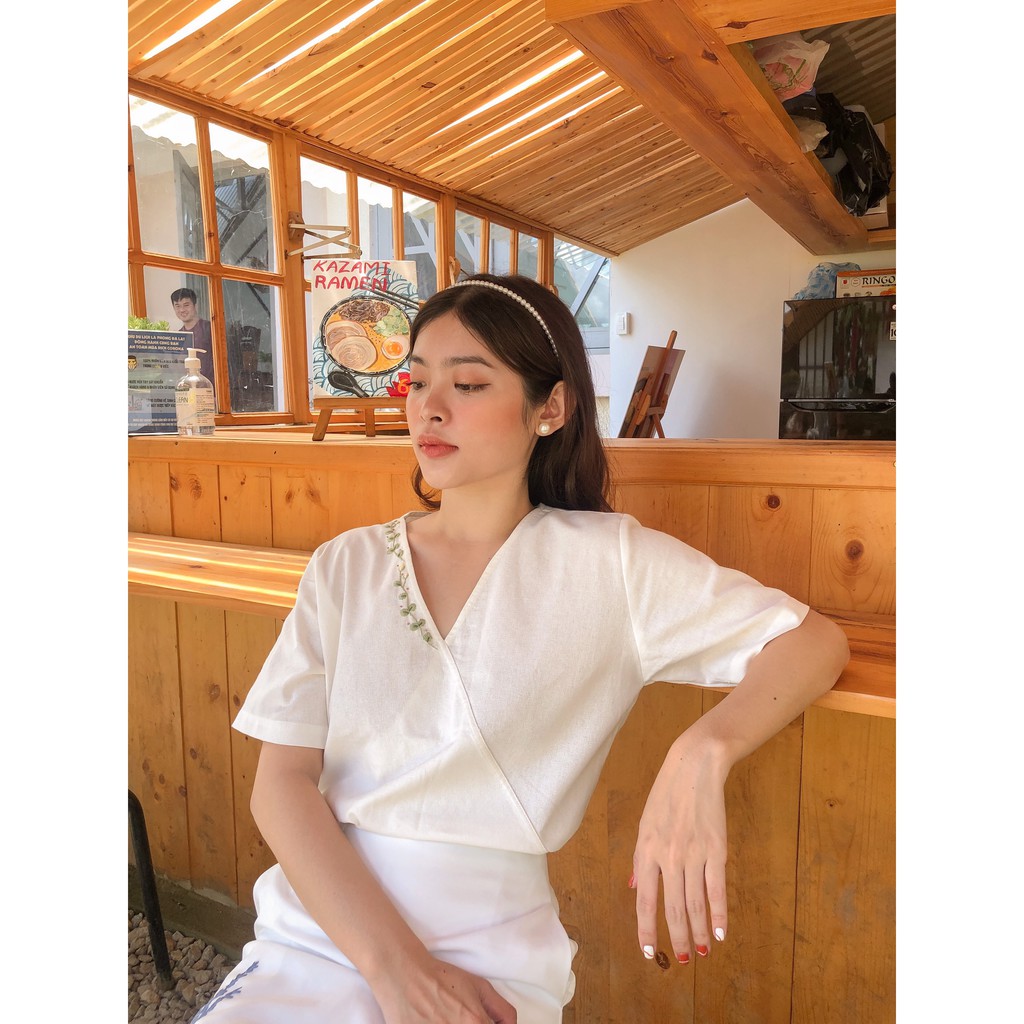 TIELA Lala Green - Áo thêu hoa viền cổ