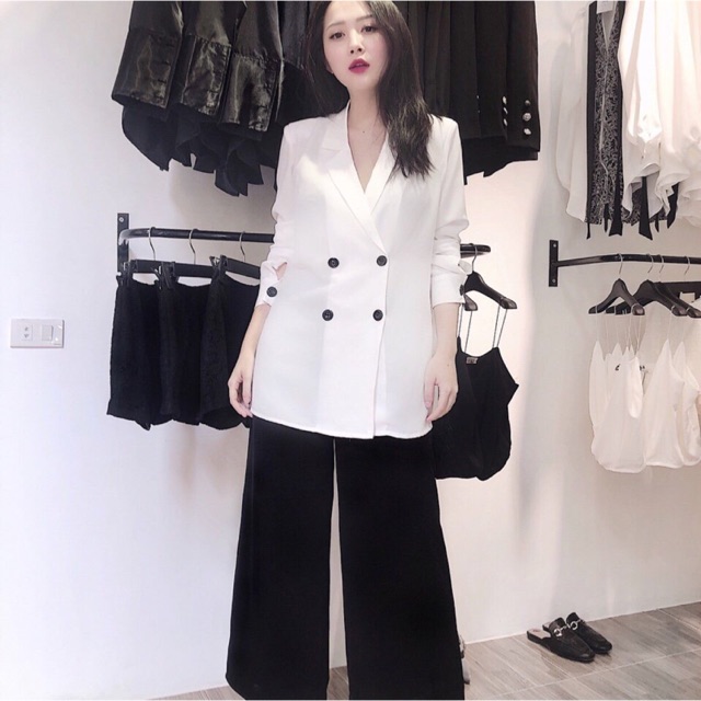 Áo vest hai màu tráng đen hàng free size phom rộng ạ , chât liệu cục mắt và lên phom chuẩn . Ai cần ảnh thật ib e sẽ gửi