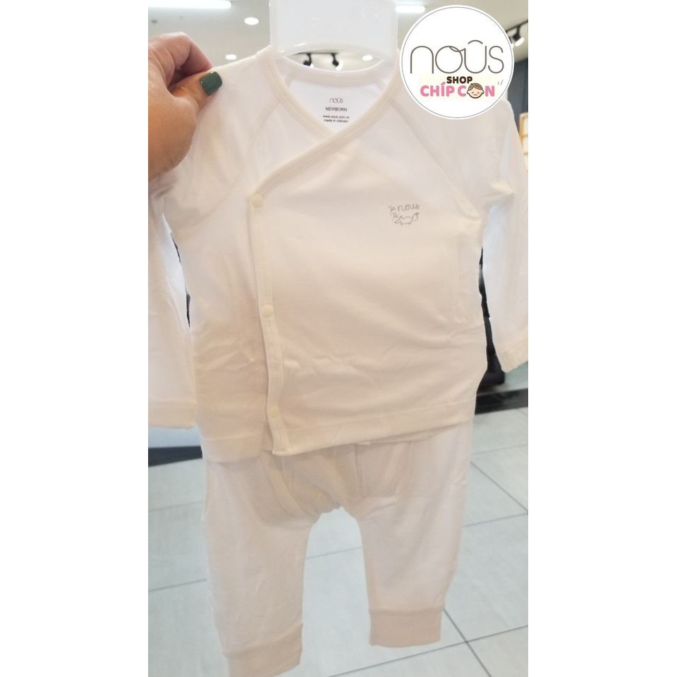 Nous cài lệch newborn trắng