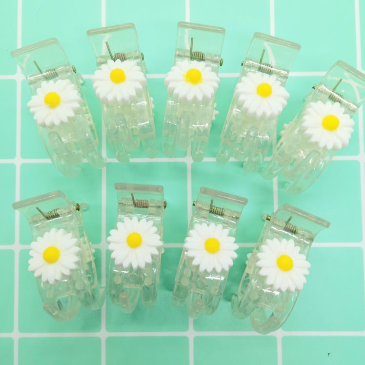 Kẹp tóc càng cua 3 răng hoa cúc trắng trong suốt