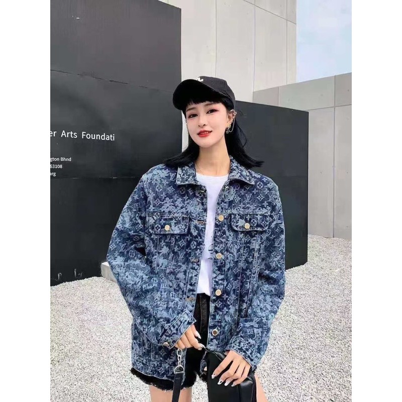 Áo khoác bò vải denim in logo có túi ngực phía trước louis vuitton LV