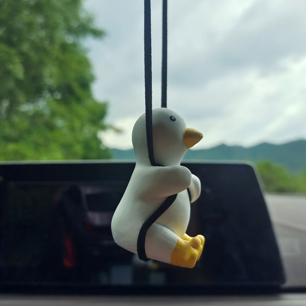 Phụ Kiện Trang Trí Xe Hơi Hình Chú Vịt Lắc Lư Dễ Thương