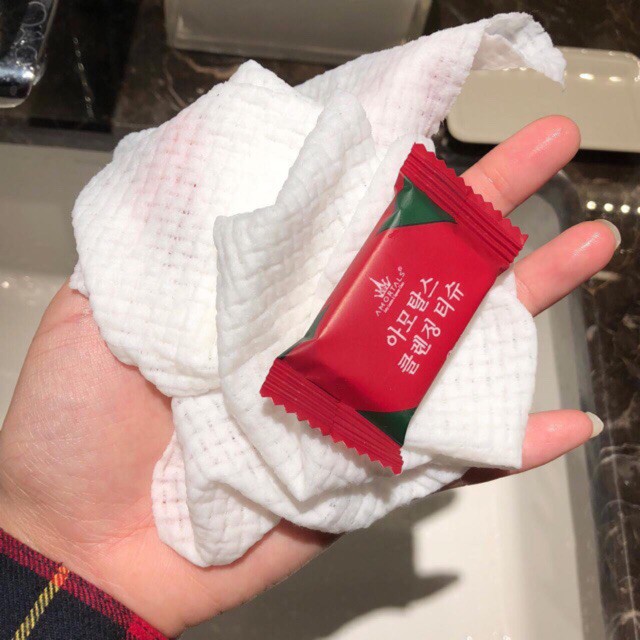 Khăn giấy nén hình viên kẹo Hàn Quốc gói 20 chiếc, chỉ cần dùng một ít nước là bạn có ngay một chiếc khăn ướt - KGN
