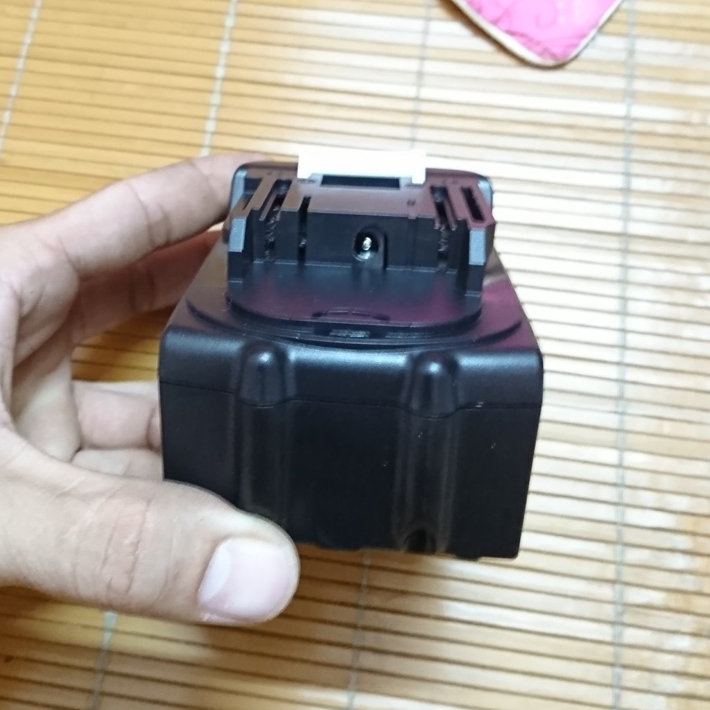 Pin 18v 4Ah (Sạc adapter) dùng cho máy vặn bulong , máy khoan kiểu dáng makita