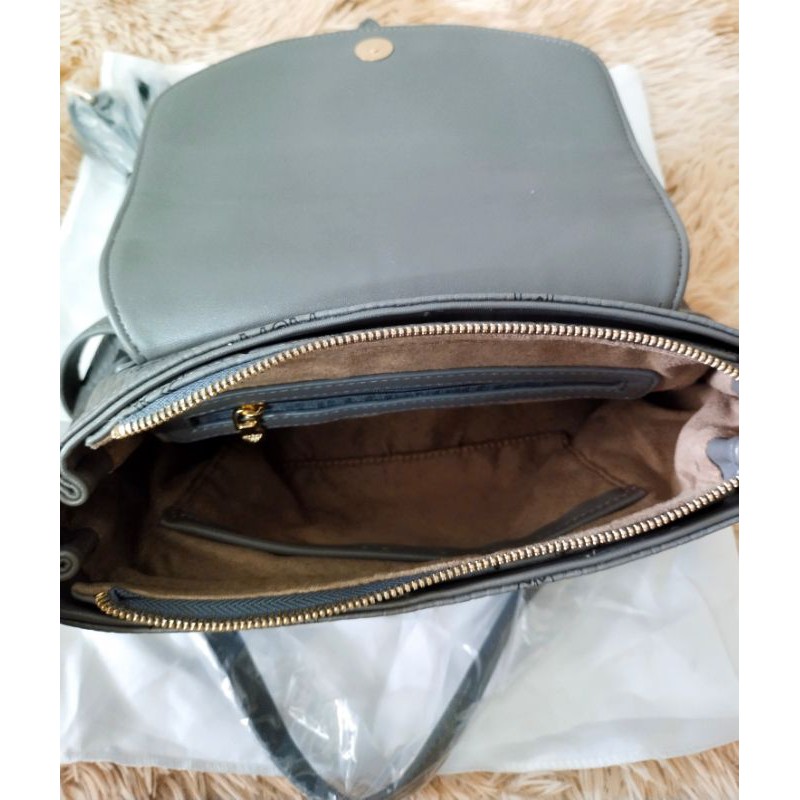 Túi xách tay đeo chéo MCM