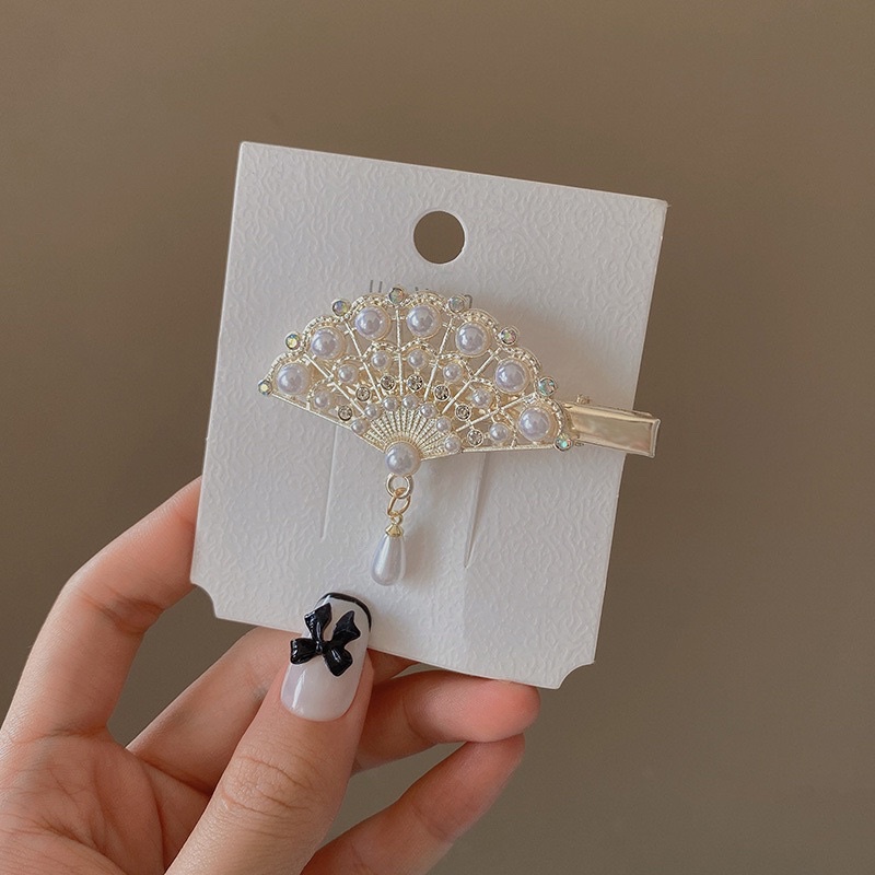 Kẹp tóc tiểu thư sang chảnh kẹp mái ngọc trai giả hình quạt thời trang cho nữ