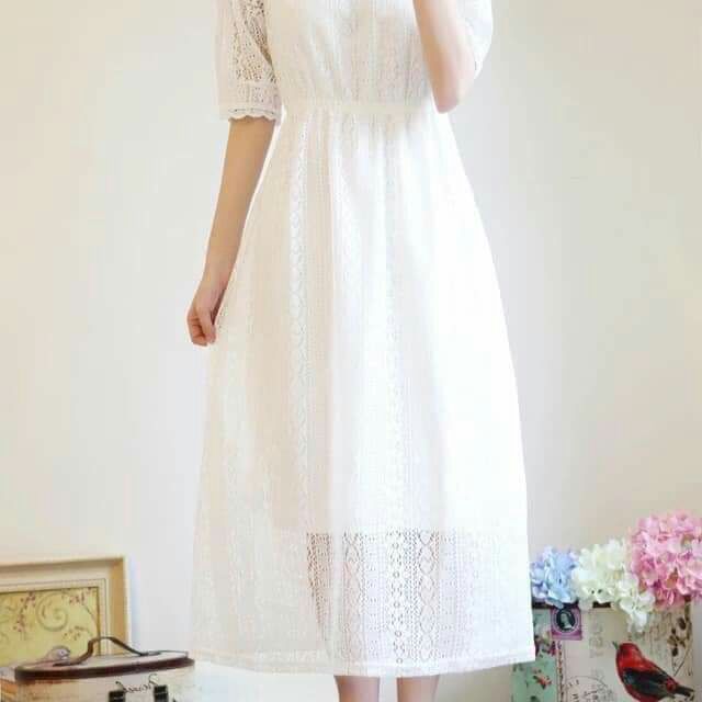 Váy ren trắng