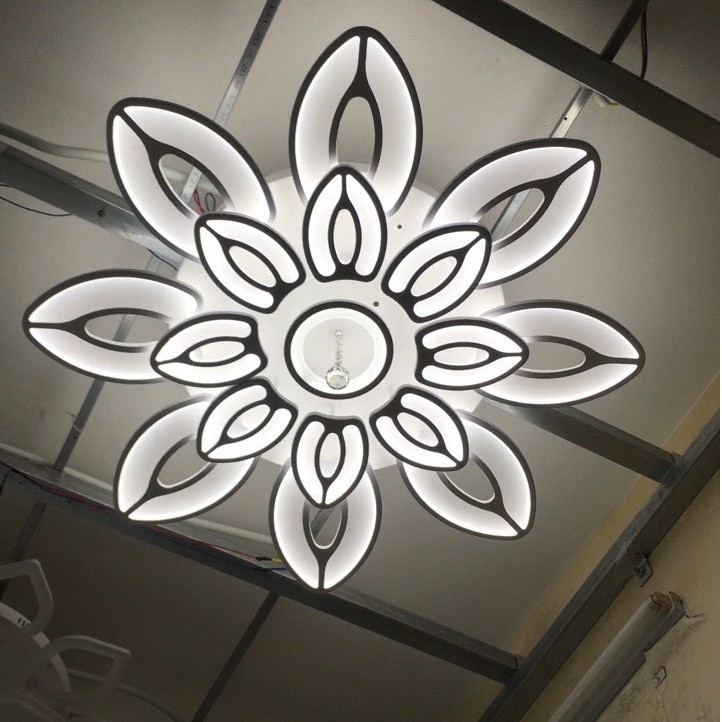 Đèn trần led mâm MONSKY cao cấp hình bông hoa sang trọng 3 chế độ ánh sáng có điều khiển từ xa tiện dụng OMESA