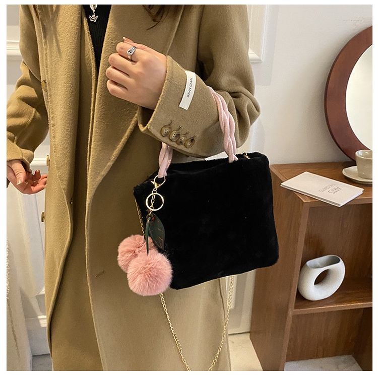 Túi Xách Đeo Vai Kiểu Vuông Nhỏ Phủ Bông Phối Dây Xích Thời Trang Hàn Quốc Sành Điệu