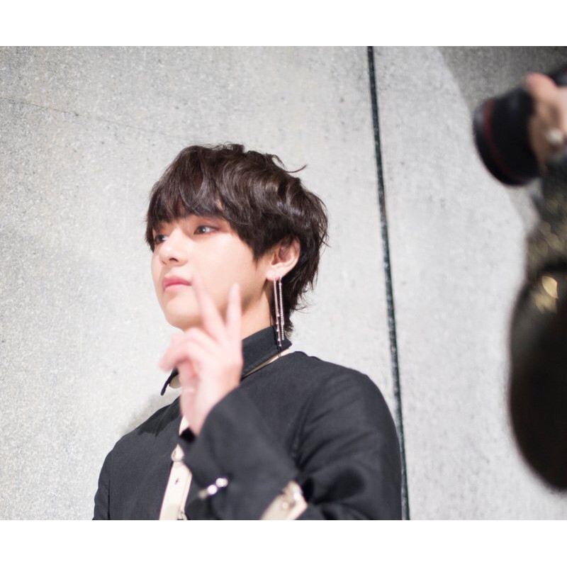 Khuyên V 4 sợi xích 2019 1 chiếc - Sẵn hàng