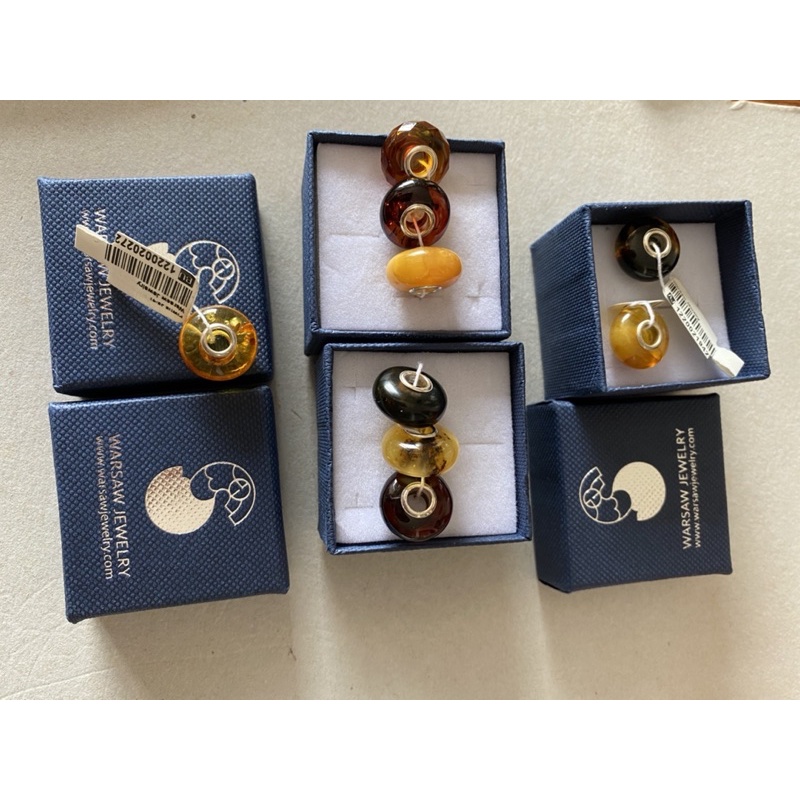 Charm hổ phách đeo vòng pan