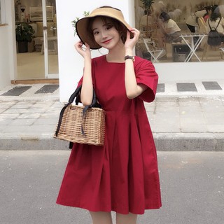 Baby doll trên gối màu đỏ