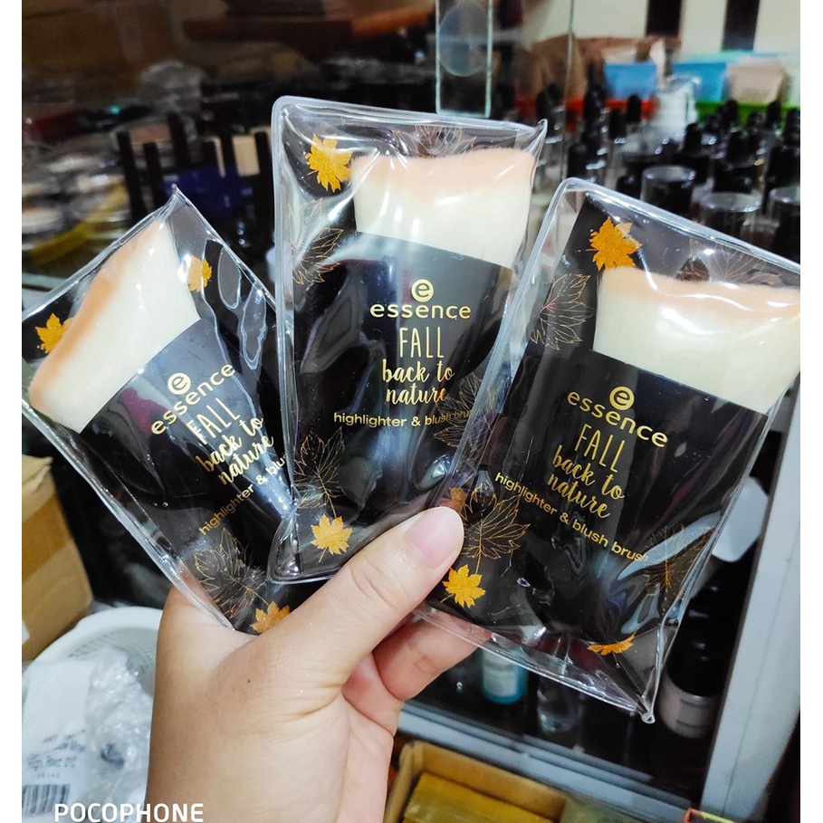 Cọ tán phấn má và highlight Essence